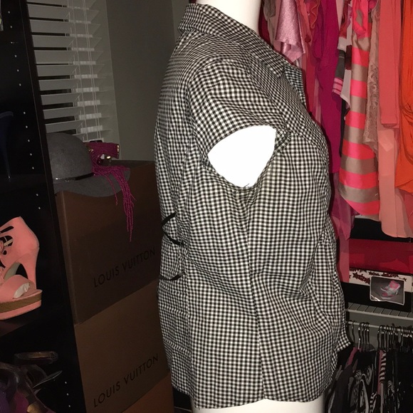 Black and white button up - Picture 3 of 4